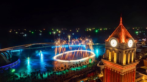 Mãn nhãn màn trình diễn pháo hoa kết hợp thể thao mạo hiểm có 1-0-2 tại Phú Quốc 