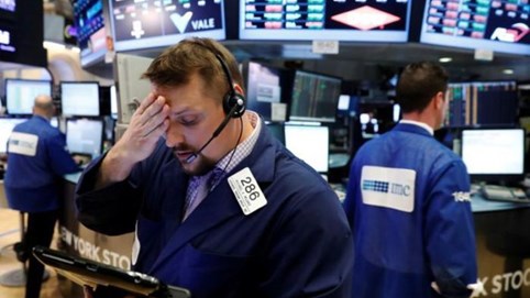 Phố Wall 'hụt hơi' sau khi lập đỉnh lịch sử, Dow Jones rớt hơn 170 điểm