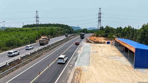 Điểm dừng, đỗ xe trên đường cao tốc có diện tích tối thiểu 500 m2