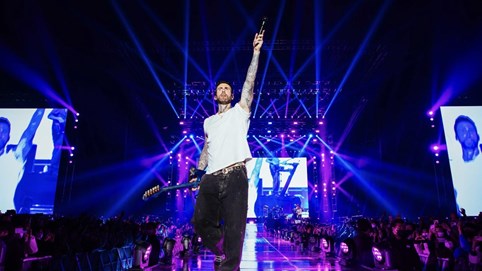 Maroon 5 đổ bộ Phú Quốc, fan hâm mộ háo hức chào đón thần tượng với nhiều màn độc đáo