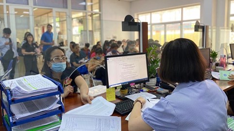 Gần một triệu người nộp hồ sơ hưởng trợ cấp thất nghiệp