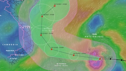 Siêu bão Rai vào Biển Đông giật cấp 17, sóng cao 8-10m, biển động dữ dội