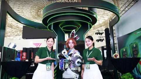 Điểm mặt dàn trai xinh gái đẹp gây sốt tại sự kiện VPBank presents eSport Festival: Legends Unite