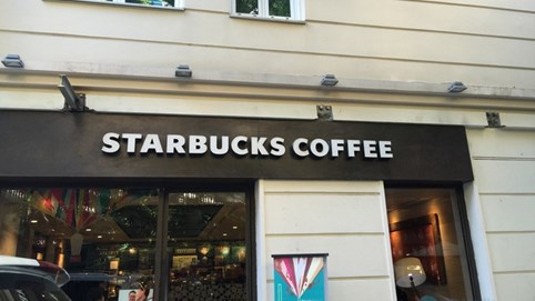 Một chi nhánh Starbucks tại Hà Nội thông báo đóng cửa