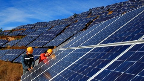 Bộ Công Thương sẽ "siết" giá điện mặt trời áp mái chỉ còn 5,2-5,8 cent/kWh