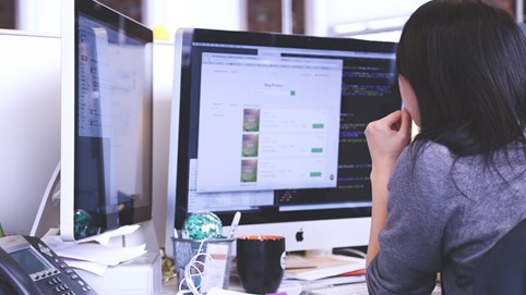  Giữ được việc làm là ưu tiên đầu tiên của người lao động