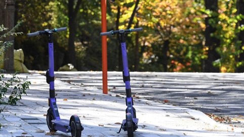 Số lượng xe điện e-scooter tăng 400 lần trong 3 năm, Seoul chật vật xử lý tình trạng đỗ xe bừa bãi