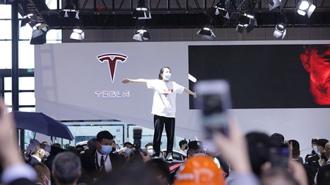 Tesla xin lỗi người tiêu dùng Trung Quốc