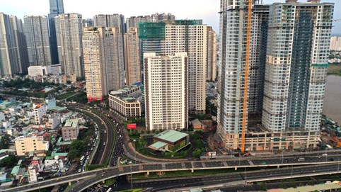 Giá thuê ở trung tâm tăng vọt, nguồn cung văn phòng tại TP HCM dịch chuyển ra vùng ven 