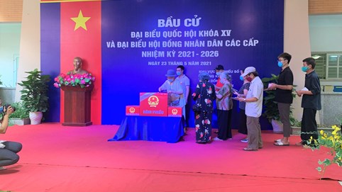 Rộn ràng không khí ngày hội bầu cử tại Hà Nội trong mùa dịch 