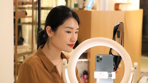 Bán hàng qua livestream trở thành “huyết mạch” của ngành bán lẻ Trung Quốc như thế nào?