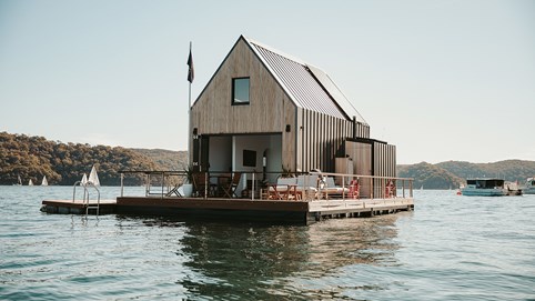 Biệt thự nổi giữa biển, giá 1.300 USD mỗi đêm  