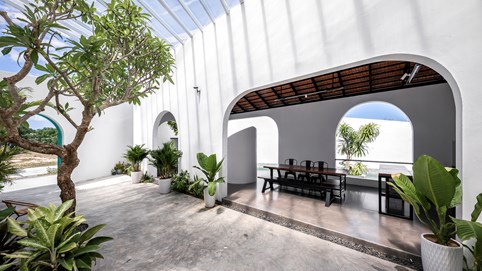 Ngôi nhà đón nắng, gió và tràn ngập cây xanh ở Phú Yên