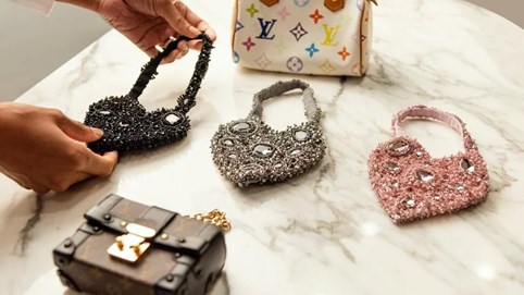 Trào lưu sắm đồ hiệu xa xỉ cho con gái nhỏ, một chiếc túi xách có thể lên đến 10.000 USD