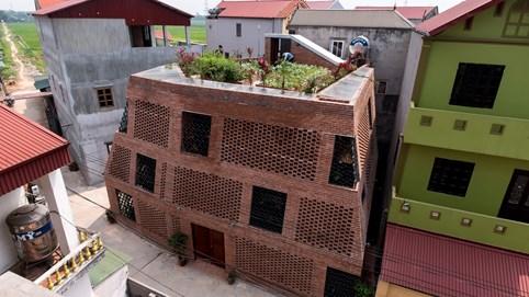 Chiêm ngưỡng ngôi nhà gạch nung ở ngoại thành Hà Nội giành nhiều giải thưởng quốc tế