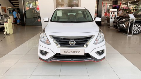 Xả kho ồ ạt, ô tô sedan Nissan giảm giá chỉ còn hơn 300 triệu đồng