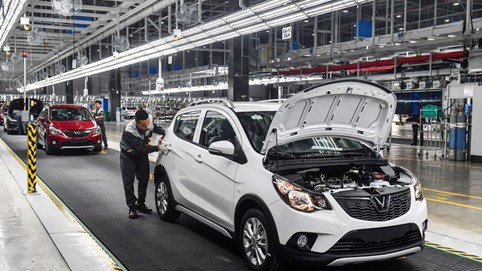 Không gia hạn giảm 50% lệ phí trước bạ với ô tô trong nước