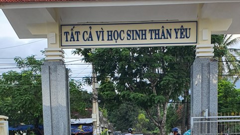 Cổng Trường Tiểu học Cam Phú đã được tu sửa