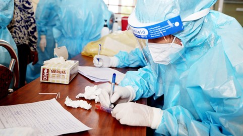 Ngày 7/10, số ca mắc mới tiếp tục giảm, cả nước đã tiêm gần 50 triệu liều vắc xin ngừa Covid-19