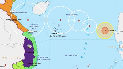 Bão số 8 liên tục tăng cấp, dự báo sẽ đổ bộ vào miền Trung ngày 25/10
