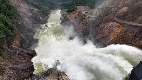 Thủy điện Thượng Nhật cố tình tích nước trái phép, gây mất an toàn cho hạ du
