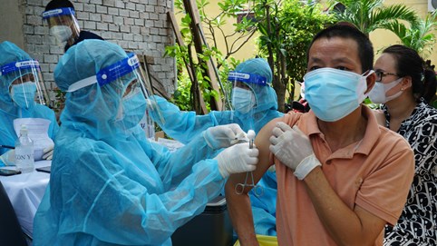 Ngày 24/11: Gần 26.000 bệnh nhân khỏi bệnh, Hà Nội đã tiêm được gần 50% vắc xin cho trẻ từ 15-17 tuổi