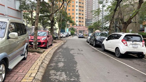 'Vỡ trận' chỗ đỗ ô tô ở chung cư