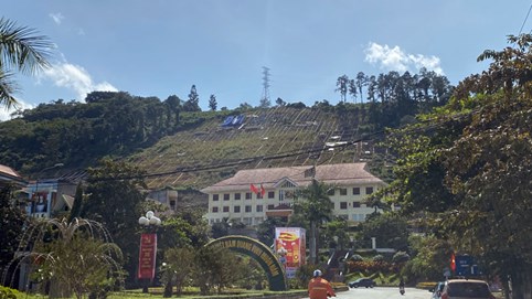 Sở Văn hóa tỉnh Hòa Bình phản hồi như thế nào về vụ lắp khẩu hiệu 11 tỷ đồng?