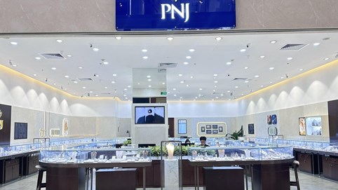 Nghịch lý thị trường: Giá vàng lập đỉnh lịch sử, cổ phiếu PNJ về vùng đáy hơn một năm