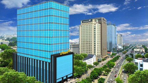 LPBank (LPB) đặt mục tiêu lãi gần 15.000 tỷ năm 2025, chia cổ tức tiền mặt 25%, sắp lập công ty AMC