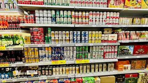 Ngành bia 2025: Tăng trưởng thận trọng, Sabeco và Habeco 'phòng thủ' chờ thuế tiêu thụ đặc biệt