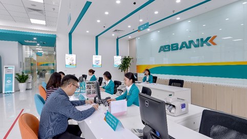 ABBank (ABB) phát hành 1.700 tỷ đồng trái phiếu, giữ lại hơn 2.300 tỷ lợi nhuận chưa chia để bổ sung vốn