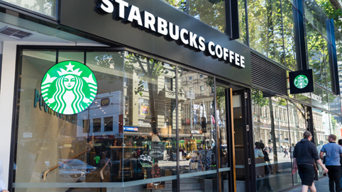 Chiến lược 'may đo' của Starbucks: Vì sao có nơi siết chặt, nơi lại nới lỏng chính sách với khách hàng?