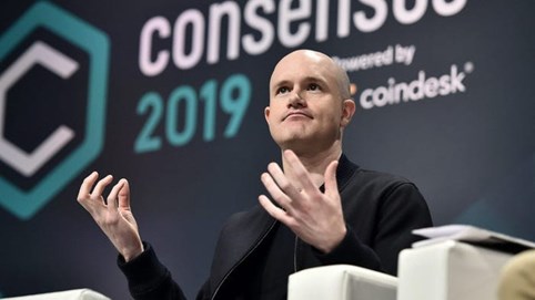 CEO Coinbase sa thải nhân viên từ chối dùng AI: Áp lực thích ứng công nghệ trong môi trường làm việc hiện đại