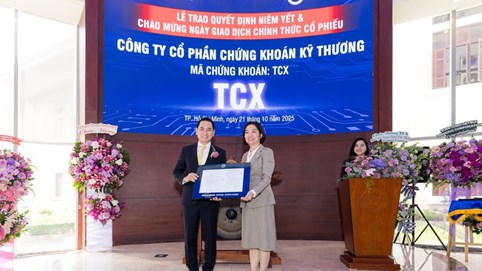 Chính thức niêm yết HOSE, vốn hóa TCBS (TCX) vượt 108.000 tỷ đồng ngay phiên đầu tiên