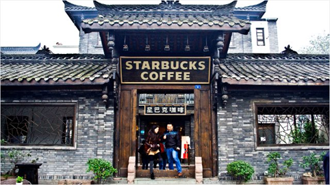 Lợi nhuận toàn cầu giảm 85%, Starbucks tìm bán cổ phần 4 tỷ USD tại Trung Quốc, đối đầu 26.000 cửa hàng Luckin Coffee