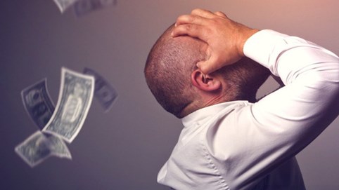 Tài chính tuổi trung niên: Dịch chuyển từ 'tích lũy phòng thủ' sang 'đầu tư chất lượng sống'