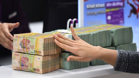 Lãi ngành ngân hàng tăng vọt, tín dụng BĐS đạt kỷ lục 1,8 triệu tỷ đồng, nợ xấu chững lại