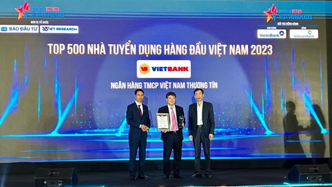 Vietbank nhận cú đúp giải thưởng: “Top 100 nhà tuyển dụng hàng đầu Việt Nam năm 2023” và “Top 10 Nơi làm việc tốt nhất Việt Nam năm 2023”