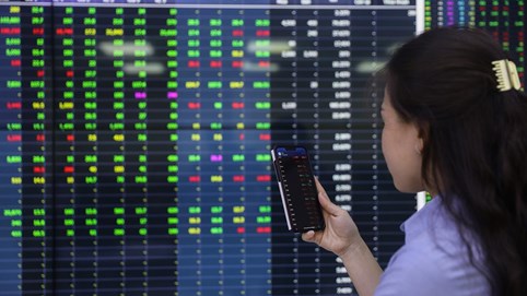 Chứng khoán 3/1: VN-Index bùng nổ tăng hơn 36 điểm trong phiên đầu năm