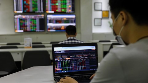 Chứng khoán 13/1: Khối ngoại bán ròng hơn 3.000 tỷ, VN-Index vẫn chinh phục thành công mốc cản 1.060 điểm