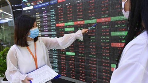 Chứng khoán 17/1: Ngân hàng - chứng - thép thăng hoa, VN-Index tăng mạnh hơn 21 điểm