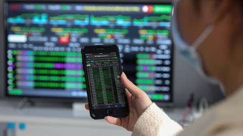 Chứng khoán 18/1: VN-Index cách mốc 1.100 chưa đầy 2 điểm