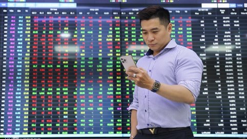 Chứng khoán 15/2: Cổ phiếu ngân hàng hồi phục, VN-Index cắt được chuỗi giảm