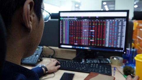 Chứng khoán 27/2: Bán tháo xuất hiện sớm, VN-Index thủng mốc hỗ trợ 1.030 điểm