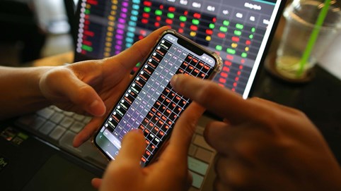 Chứng khoán 14/3: Cổ phiếu Ngân hàng - Chứng khoán - Thép bị bán mạnh