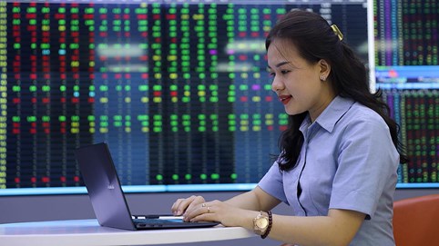 Chứng khoán 15/3: Cổ phiếu chứng khoán đồng loạt chuyển tím