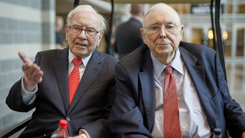 "Phó tướng" của Warren Buffett từ chức chủ tịch hãng tin Daily Journal, tặng công ty 1 triệu USD cổ phiếu