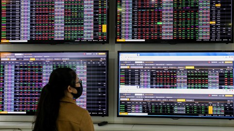 Chứng khoán 7/4: Nhóm ngân hàng chịu áp lực bán mạnh vào cuối phiên, VN-Index giảm sâu kỷ lục tháng