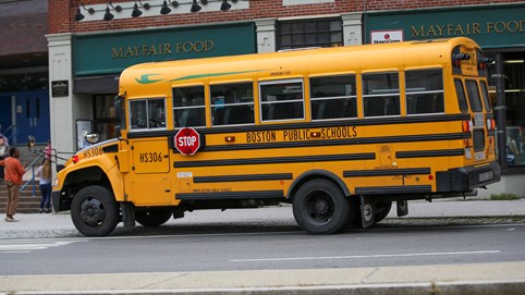 Mỹ muốn chuyển đổi 500.000 xe buýt học đường từ xe xăng dầu sang xe điện